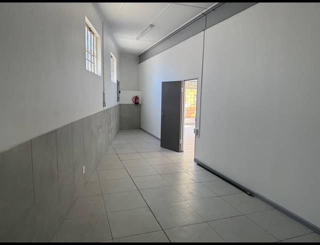 2,092M² WAREHOUSE FOR SALE IN ARCADIA